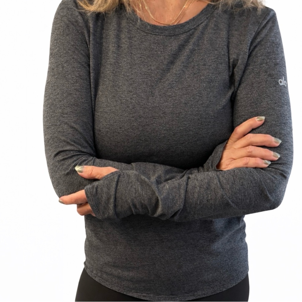 ALO Heathered Charcoa Long Sleeve Crew Neck Top-Med